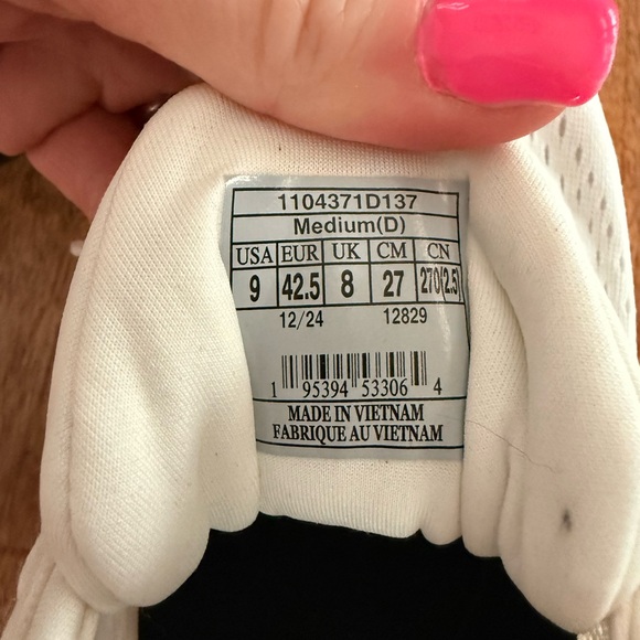 Brooks Women's Cream Running Shoes (size 9 - but they run big - Picture 6 of 10